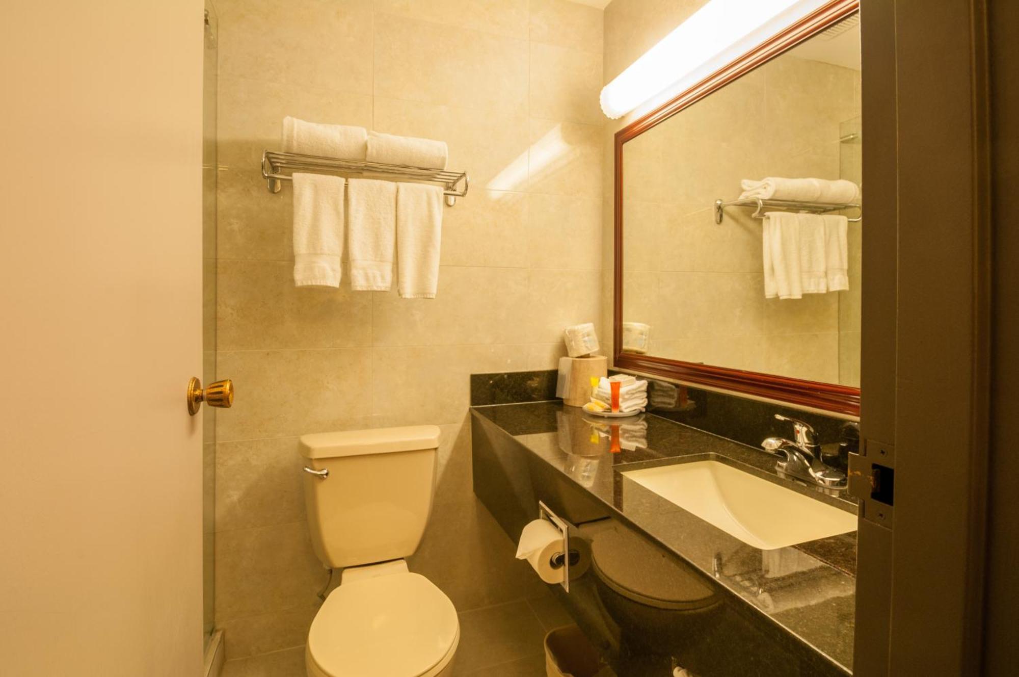 Queen Room with Two Queen Beds with Walk-In Shower,142730808:JPEG