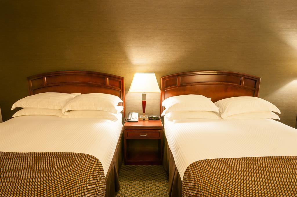Queen Room Two Queen Beds Walk Shower,1282839829:JPEG